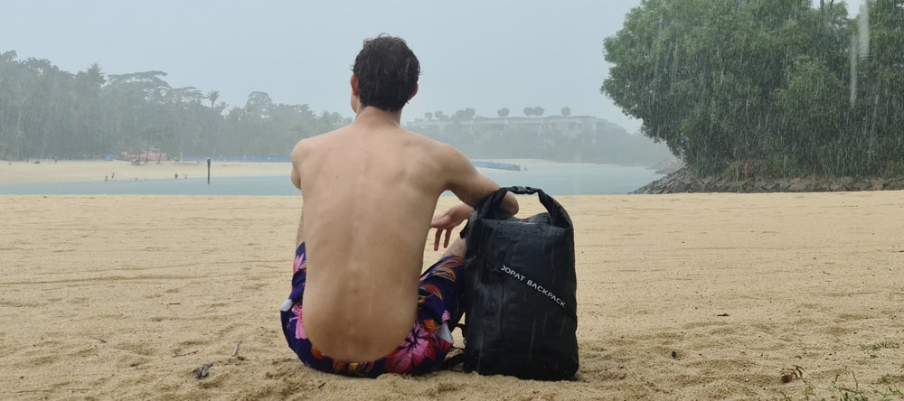 Rucksack, der perfekt vor Regen und Sand schützt.